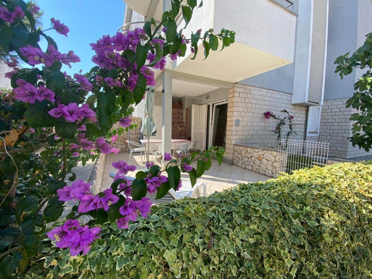 Apartment Dilba Novalja Exterior foto